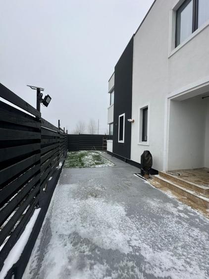 Casă individuală cu 5 camere cu Canalizare în Clinceni