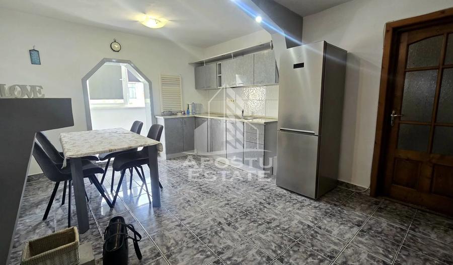 Apartament de vanzare cu 3 camere, decomandat,centrala proprie,Lipovei - 11