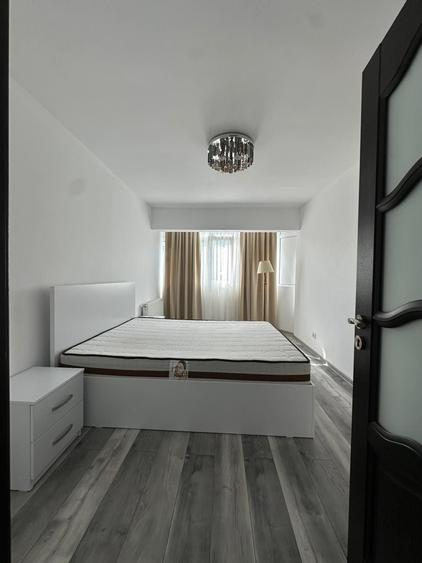 Apartament cu 3 camere semidecomandat în Micro 3