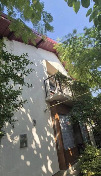 Casă cu 4 camere cu Teren 300 Mp în Lazu