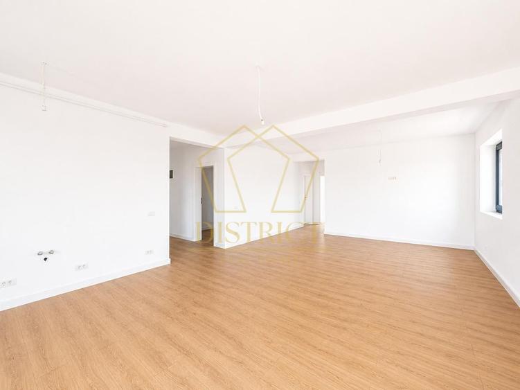Apartament cu 4 camere decomandat în Torontalului
