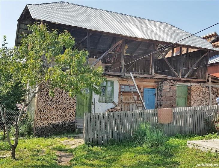 Casă cu 6 camere cu Teren 2000 Mp în Bătrâni