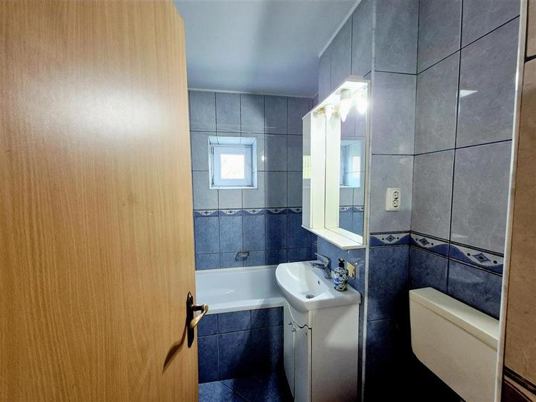 Apartament cu 3 camere decomandat în Nicolina