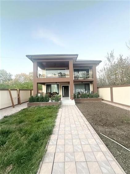 Casă individuală cu 10 camere cu Canalizare în Nord