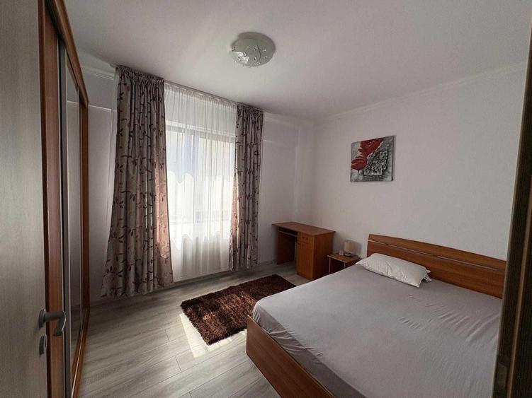 Apartament cu 3 camere semidecomandat în Central