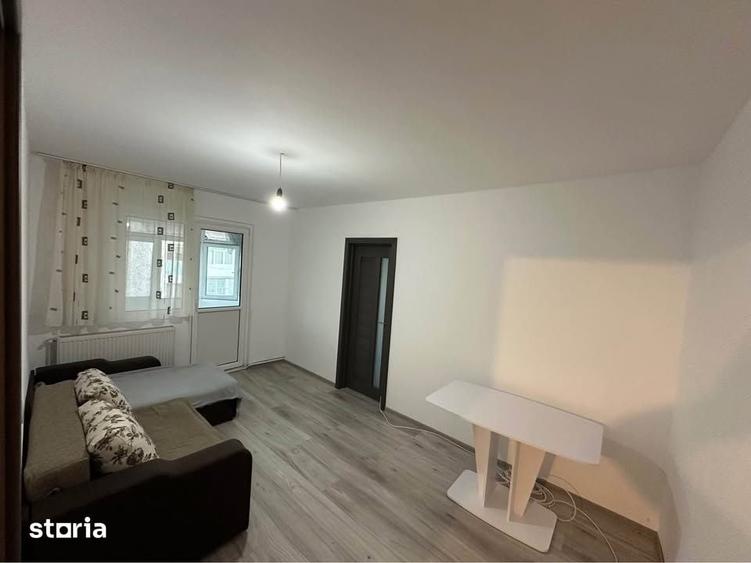 Apartament cu 2 camere semidecomandat în Calea București
