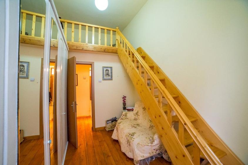 Apartament cu 3 camere decomandat, mobilat în Central