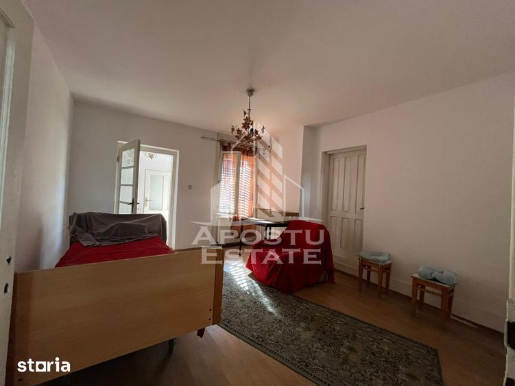 Casa individuala 7 camere, 3 bai, garaj, teren 1129 mp, zona Iosefin - 15