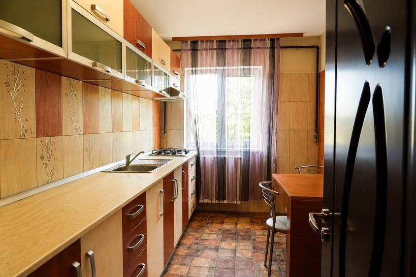 Apartament cu 3 camere decomandat, mobilat în Central