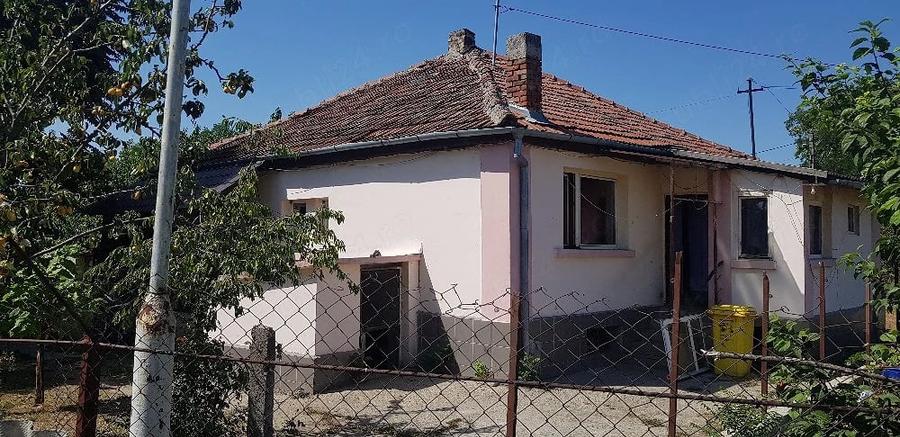 Casă cu 4 camere cu Teren 700 Mp în Central