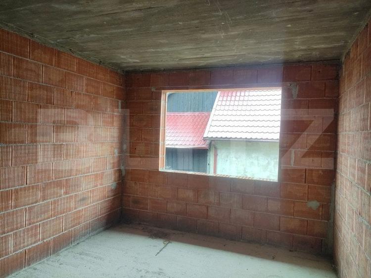 Casă individuală cu 8 camere cu Teren 770 Mp în Marginea