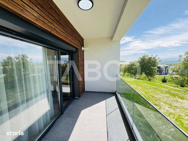 Apartament cu 5 camere decomandat în Cristian