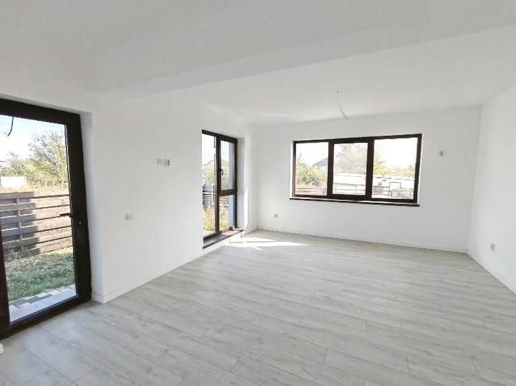 Casă cu 5 camere cu Canalizare în Central