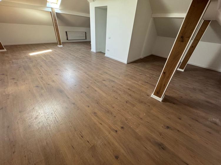 Casă individuală cu 6 camere cu Canalizare în Central