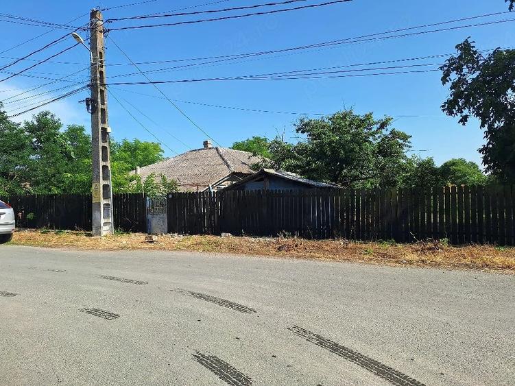 Casă cu 6 camere cu Teren 2080 Mp în Topraisar