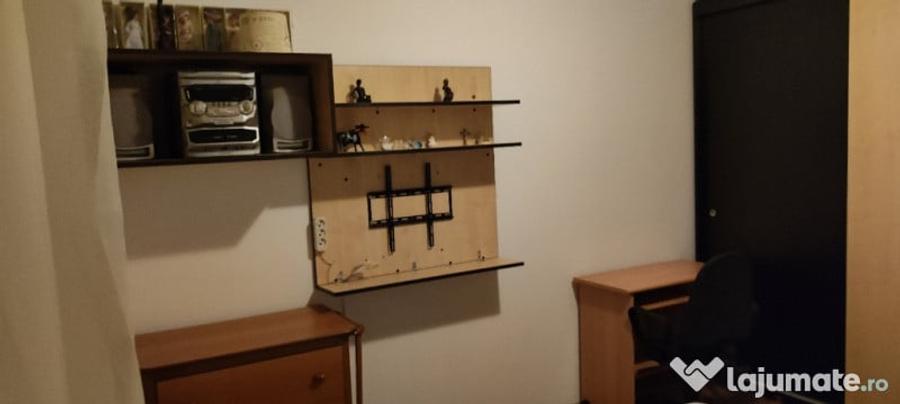 Apartament cu 2 camere decomandat în Roșu