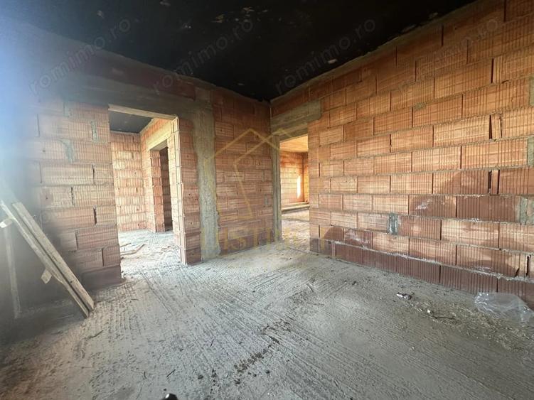 Casă cu 5 camere cu Teren 365 Mp în Central