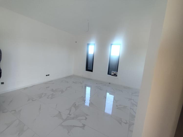 Casă individuală cu 4 camere cu Teren 284 Mp în Central