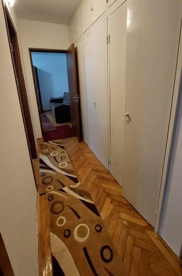 Apartament cu 3 camere semidecomandat, mobilat în Iancului