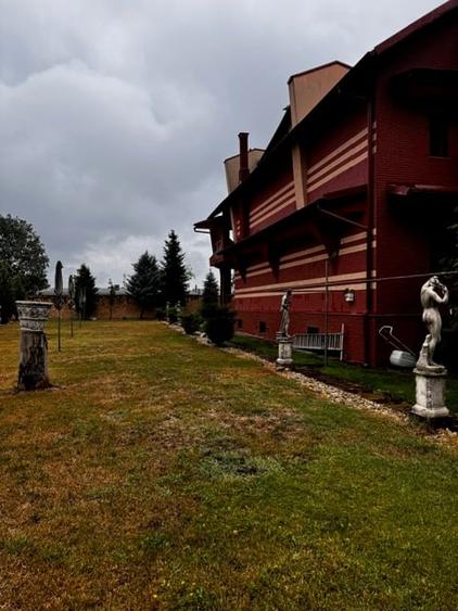 Casă cu 6 camere cu Teren 1576 Mp în Băneasa