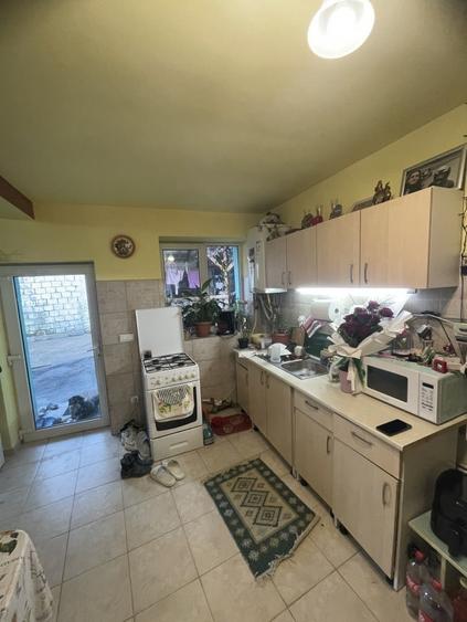 Casă cu 3 camere cu Teren 658 Mp în Central