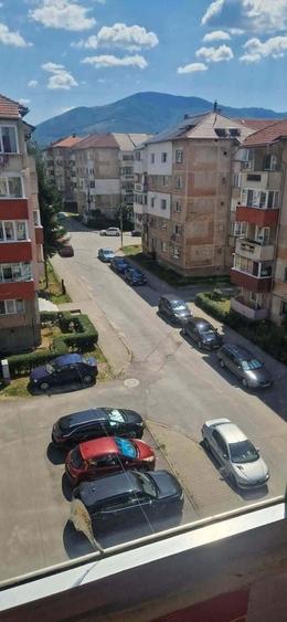 Apartament cu 2 camere decomandat în Petros