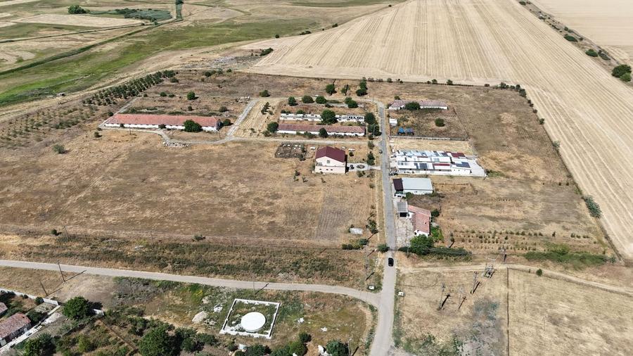 Teren Construcții intravilan de 90000 mp, în Bărăteaz