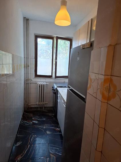 Apartament cu 3 camere semidecomandat în Dacia