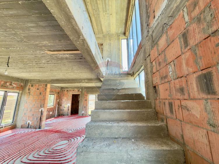 Casă individuală cu 5 camere cu Teren 400 Mp în Ultracentral