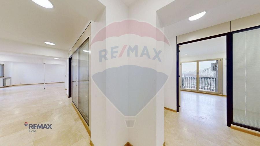 Apartament cu 7 camere decomandat, mobilat în P-ța Alba Iulia