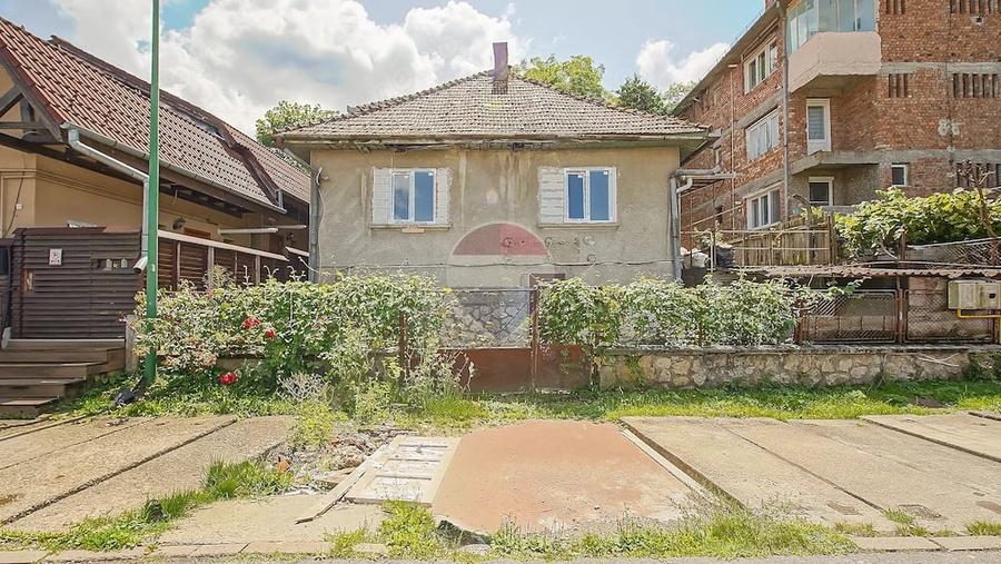 Casă cu 4 camere cu Teren 104 Mp în Centrul Civic