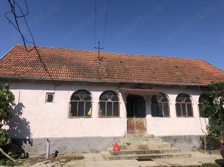 Casă cu 3 camere în Sacoșu Mare