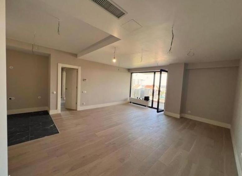 Apartament cu 4 camere semidecomandat, mobilat în Pipera