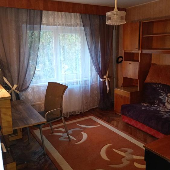Apartament cu 3 camere semidecomandat în Central