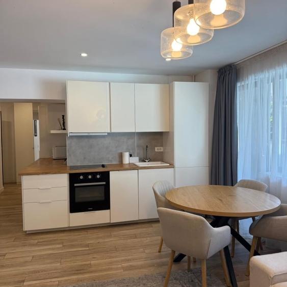 Apartament cu 3 camere decomandat în Banu Manta