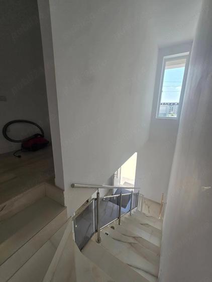 Casă cu 3 camere cu Teren 100 Mp în Dobroești