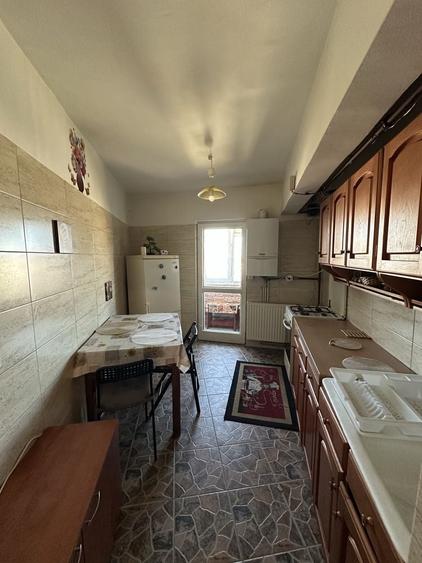 Apartament cu 2 camere decomandat în Tractorul