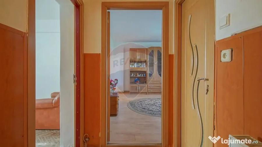 Apartament cu 4 camere semidecomandat în Stupini