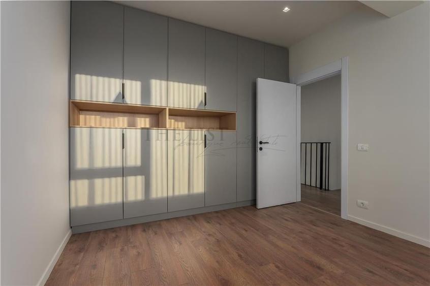 Duplex cu 4 camere cu Piscina în Balotești
