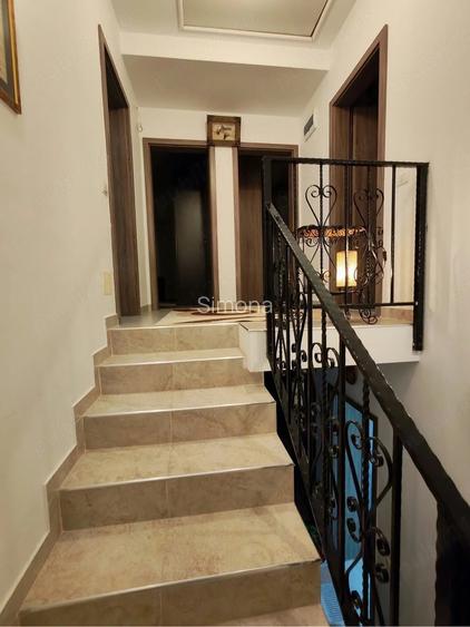 Casă cu 8 camere cu Teren 385 Mp în Berceni