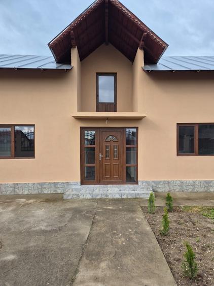 Casă cu 3 camere în Racovița