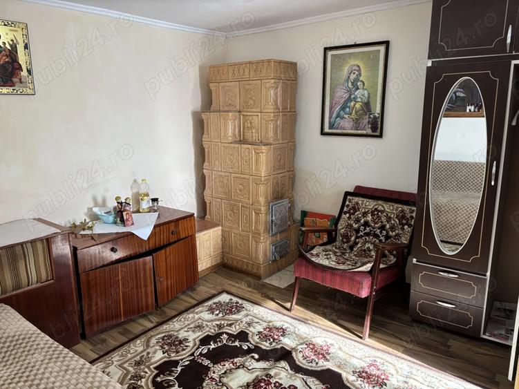 Casă cu 2 camere cu Teren 1745 Mp în Poiana