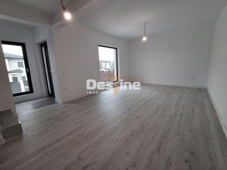 Duplex cu 4 camere cu Teren 325 Mp în Valea Adâncă