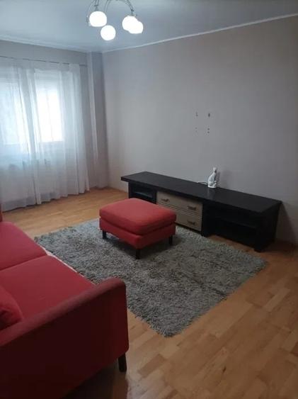 Apartament cu 3 camere decomandat, mobilat în Nicolina