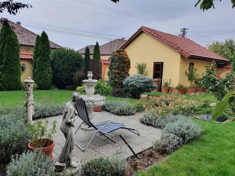 Casă individuală cu 4 camere cu Canalizare în Aradul Nou