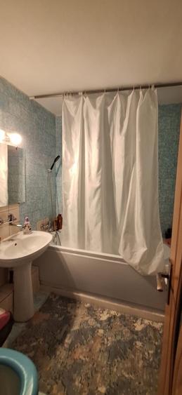 Apartament cu 4 camere semidecomandat în Dristor