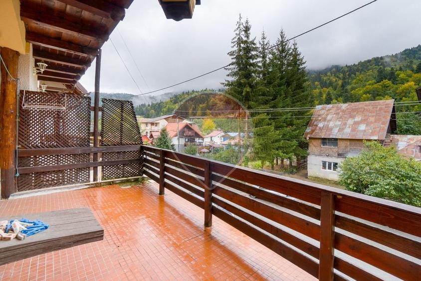 Casă individuală cu 10 camere cu Piscina în Satu Nou