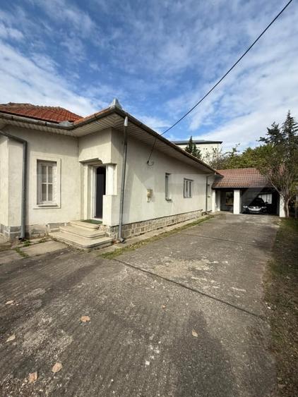 Casă individuală cu 4 camere cu Canalizare în Central