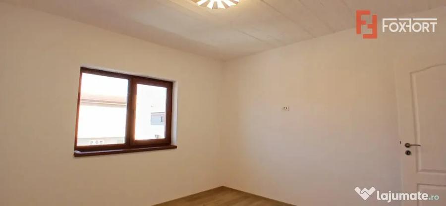 Casă cu 5 camere cu Teren 300 Mp în Dumbrăvița