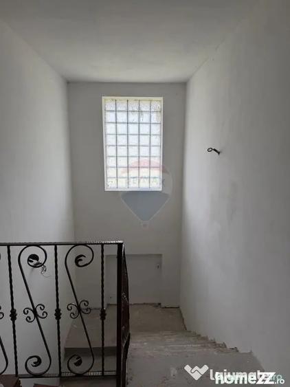 Casă cu 5 camere cu Teren 3960 Mp în Lămotești